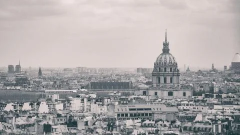A high angle grayscale shot of the view of Paris with the Pantheon and Notre  스톡 사진