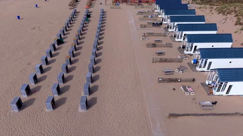High angle horizontal aerial drone video clip of beach chalets, wooden huts Vídeos de archivo 342759771