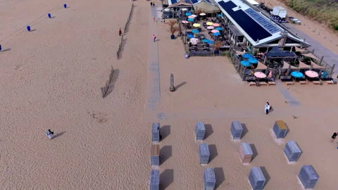 High angle horizontal aerial drone video clip of beach cabins, wooden huts Vídeos de archivo 342759986