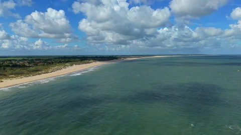 High angle horizontal aerial drone video clip of sandy beach, North Sea wave Vidéo 342992759