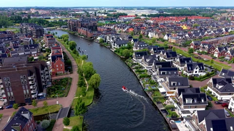 High angle horizontal aerial drone video clip of river canal, powerboat Vídeos de archivo 342995036