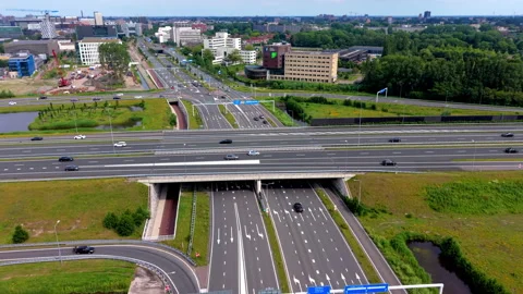 High angle horizontal aerial drone video clip of highway junction, traffic Vídeos de archivo 342995719