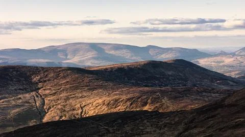 High-angle landscape view of mountain ranges and rolling hills 스톡 사진
