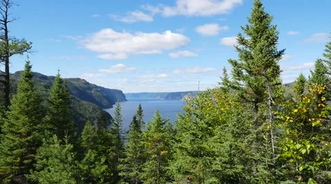 High angle overlooking large body of water and mountains in the background 2 Vídeos de archivo 62651620