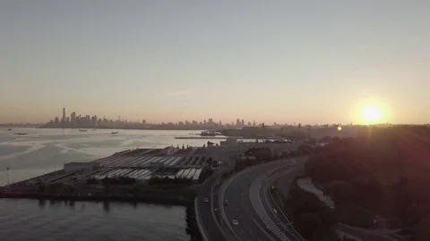 High angle pan of NYC skyline and highway Stock Footage 77513436
