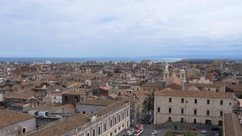 High angle panning shot of Catania old town Vidéo 112324290