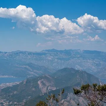 High-angle panoramic view of rugged mountains and the Bay of Kotor Foto stock