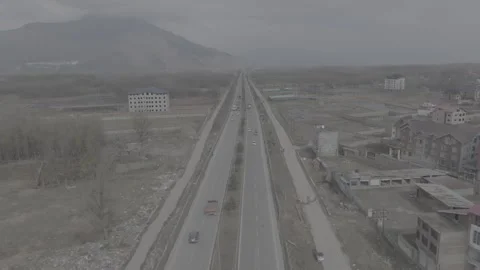 High-angle perspective of road infrastructure and buildings in Kashmir 動画素材 327443256