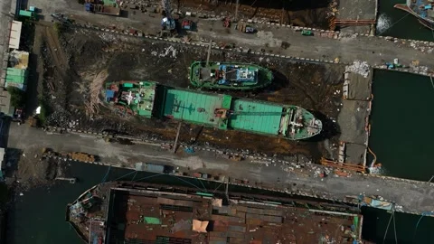 High-angle shot captures harbour with multiple vessels docked. 스톡 동영상 335302660