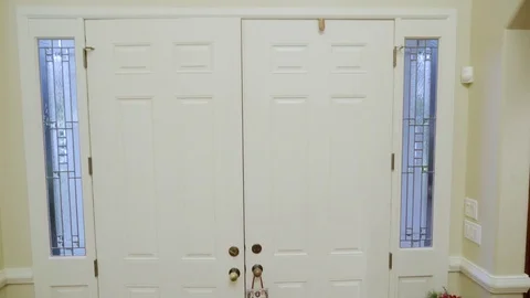 High-angle shot of a couple coming home 動画素材 73111189