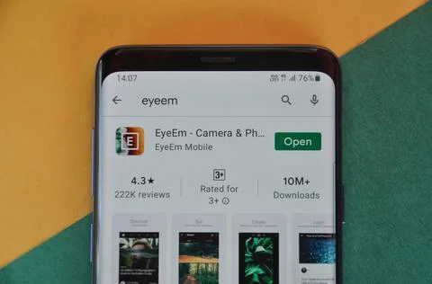 High angle shot of EyeEm contributor app displaying on Google Play Store Stock Photos