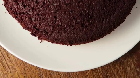 High angle shot of fresh baked dark chocolate hot cake Vídeos de archivo 121702210