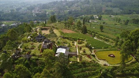 High-angle shot of the green Java island and buildings in Indonesia Fotos Stock