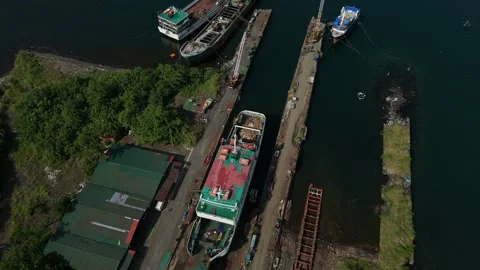 High-angle shot of a harbour. Ideal for business documentaries Vídeos de archivo 335588247