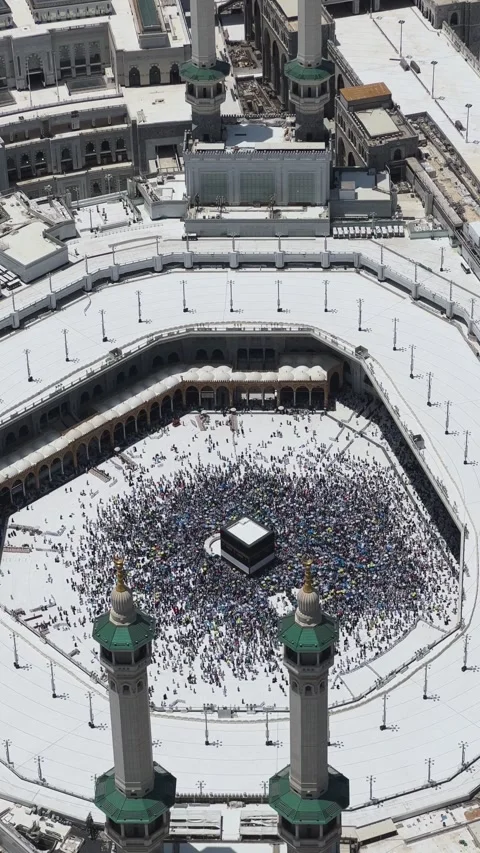High-angle shot of the holy Kaaba and minarets at the Grand Mosque during Hajj Stock Footage 340195300