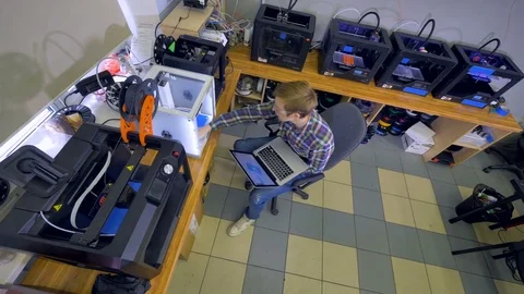 High angle shot of the man controling the process of 3d printing. Video stock 76813222