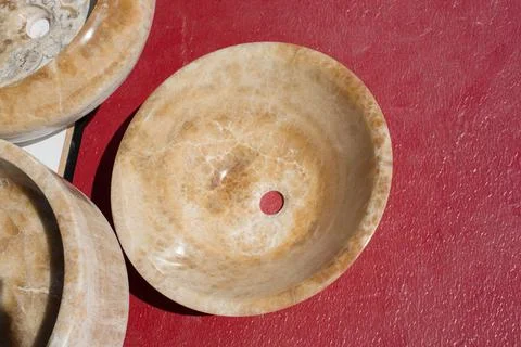 High angle shot of tiny bowls made of stone on the table Foto stock