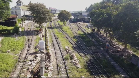 High angle shot of train tracks, workers, train station, trees, Yangon, Myanmar Vídeos de archivo 78075073