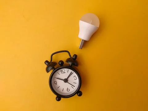 A high-angle studio shot featuring a small white USB LED light bulb hoverin.. 库存照片