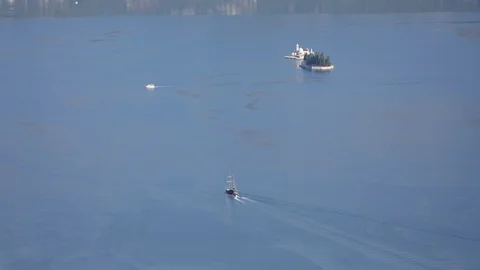 High angle time lapse - boats pass by 库存影片 115109714