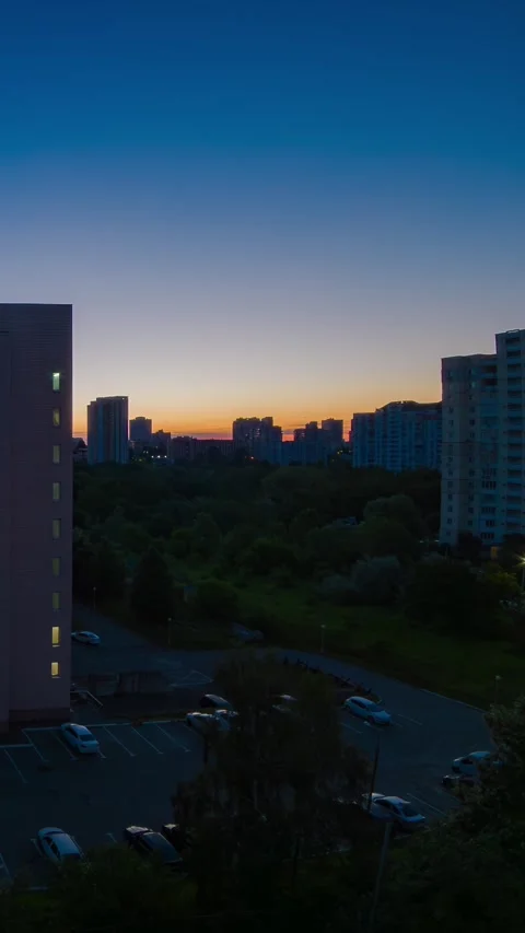 High angle time lapse of multi story residential district with clear bright.. Vídeo Stock 348091033