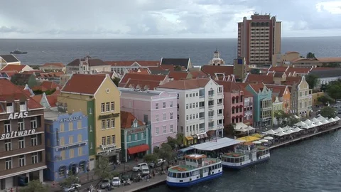 High-angle tracking shot of waterfront buildings in Willemstad, Curacao, Video stock 90500275