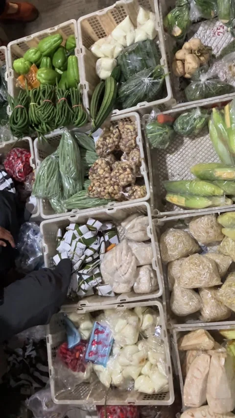 High Angle of Transaction Process at Traditional Vegetable Market Vertical Stockbeeldmateriaal 337474812