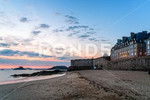 High angle view of the beach of Saint Malo Stock Photos