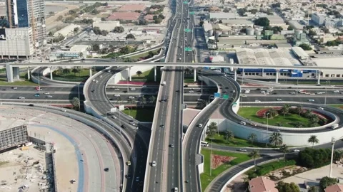 High angle view on a big highway intersection in Dubai with lots of traffic, 4k Stockbeeldmateriaal 151931593