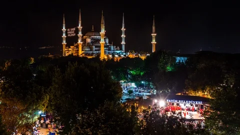 High angle view of The Blue Mosque during Ramadan at night Vídeo Stock 116913600