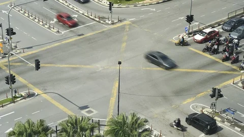 High angle view of a busy cross road at rush hour Video stock 99143880