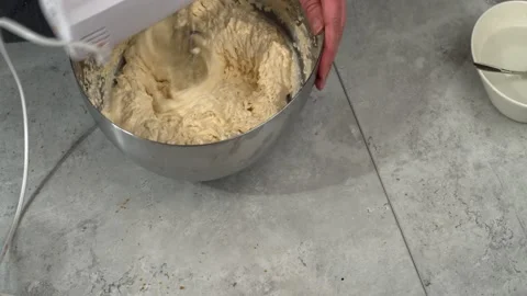 High angle view of chef using hand mixer to mix cheesecake filling Vídeo Stock 199218761