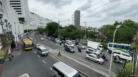High angle view of city bus and street traffic in Taguig City 4K Vídeos de archivo 337950922