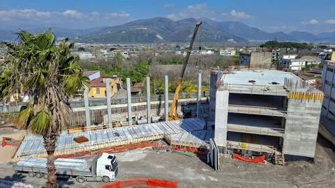 High-angle view of a construction site with a mobile crane, concrete building. Stockfoto's