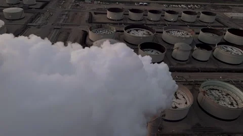 High Angle View of Cooling Towers Emitting Steam Environmental Impact 库存影片 347631804