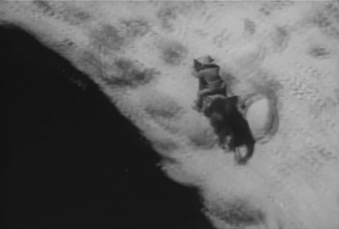 High angle view of cowboy galloping on horseback in canyon, 1930s Vídeos de archivo 95997026