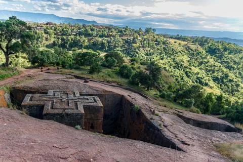 High-Angle View of the Cross-Shaped Church of Saint George in Lalibela Stock-Fotos