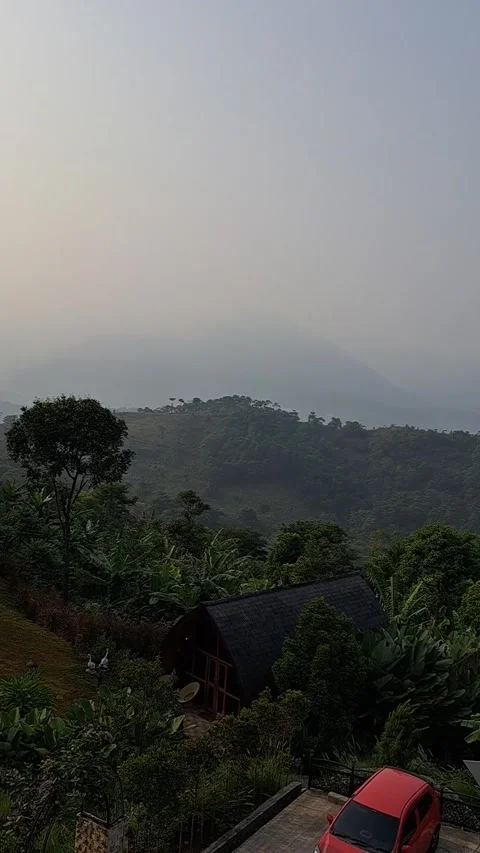 High Angle View of Garden Path and Highland Resort Vídeo Stock 331415096