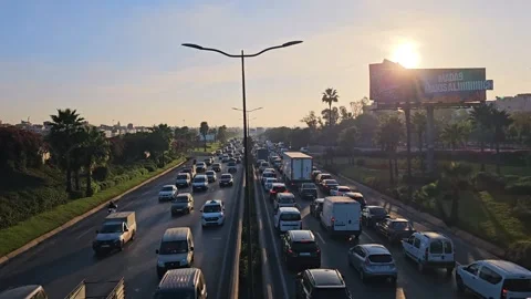 High angle view of the highway and traffic at sunset Vídeos de archivo 253558646