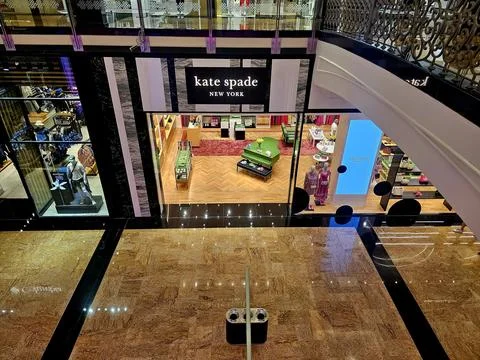 High-angle view of a Kate Spade New York store within a luxurious, brightly lit Stock Photos