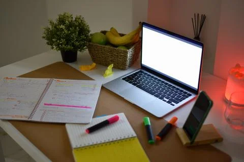 High-angle view laptop notebooks writing implements on desk study session Foto stock