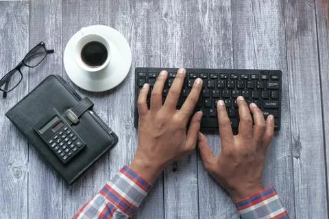 High angle view of man typing on keyboard on desk Foto stock