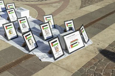 High angle view of memorial frames with Palestinian flags in Budapest Foto stock