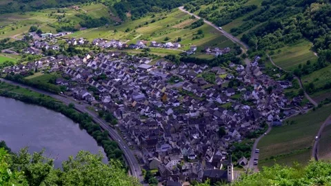 High-Angle View of Moselle Wine Village with River and Vineyards, Germany Vídeos de archivo 333893264