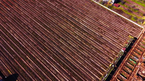 High angle view of parallel railway tracks at industrial site Vídeo Stock 331942151