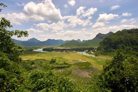 High angle view to a plain and a river in the National Park of Phong Nha Ke Bang Foto stock