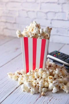 High angle view of popcorn and Tv remote on table Stock-Fotos