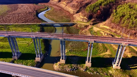 High angle view of a railway viaduct and an old stone bridge, Bulgaria. Vídeos de archivo 336729740