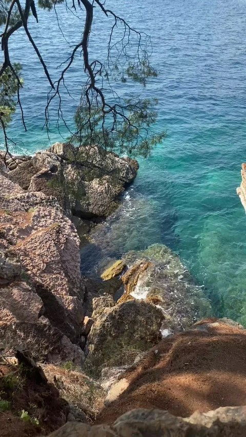 High-angle view of a rocky coastline in Sveti Stefan, Montenegro Vídeos de archivo 343790238