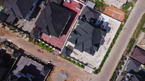 High angle view of rooftops of luxury houses in a wealthy suburban neighborhood Видео 332826418